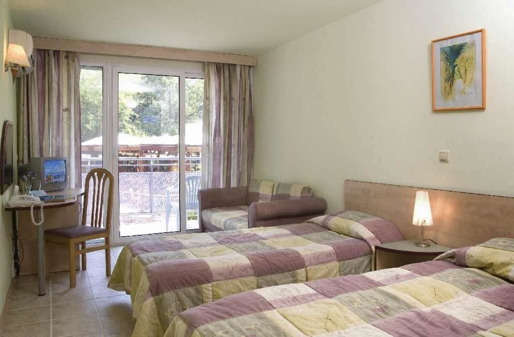 Отель Hotel Magnolia Албена-38